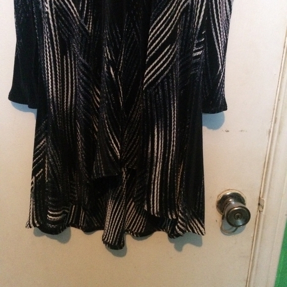 Alfani navy & white accordion type blouse - Picture 6 of 7